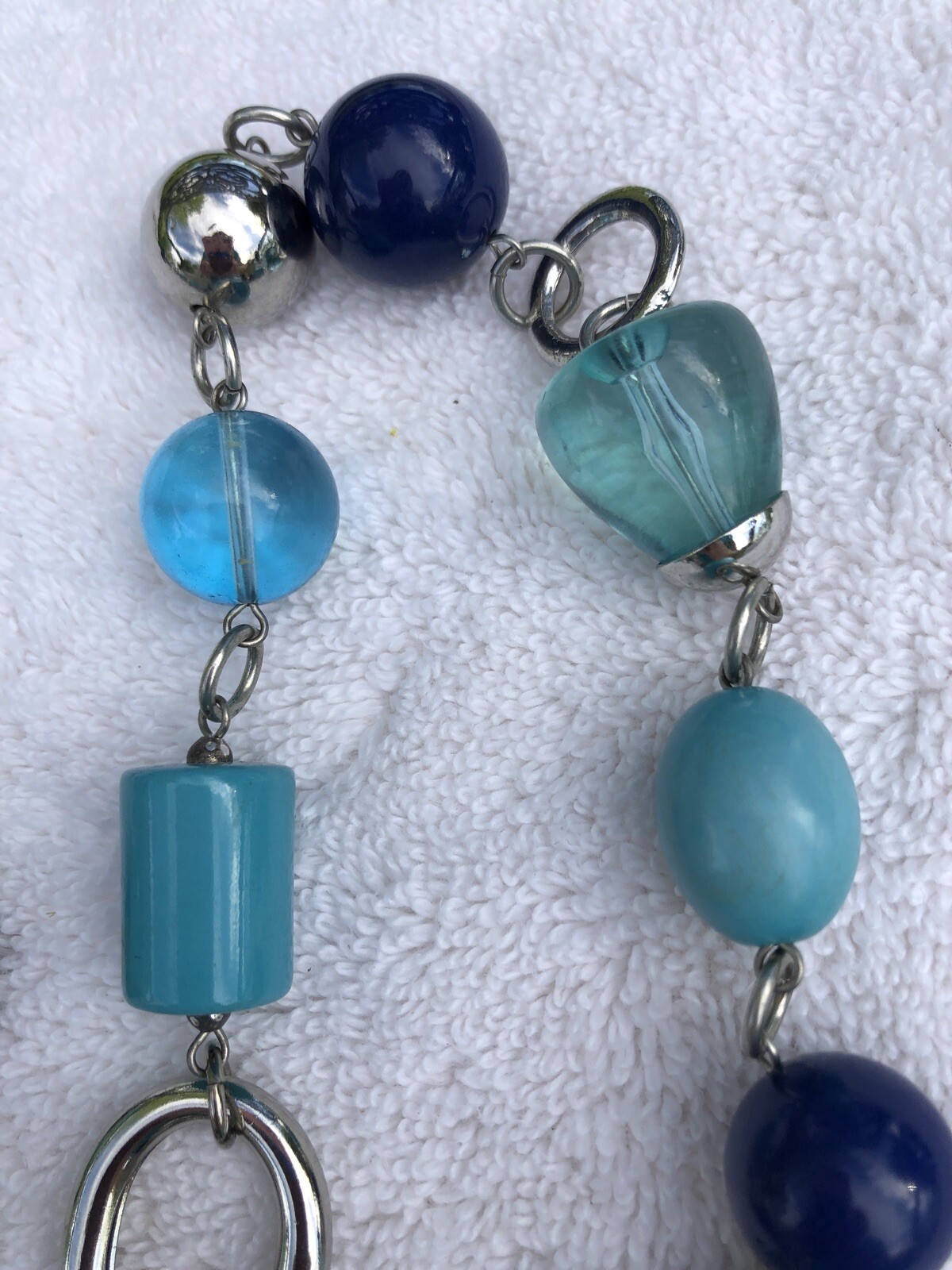 Blue, Turquoise & silvertone chunky bead necklace and clip turquoise earrings