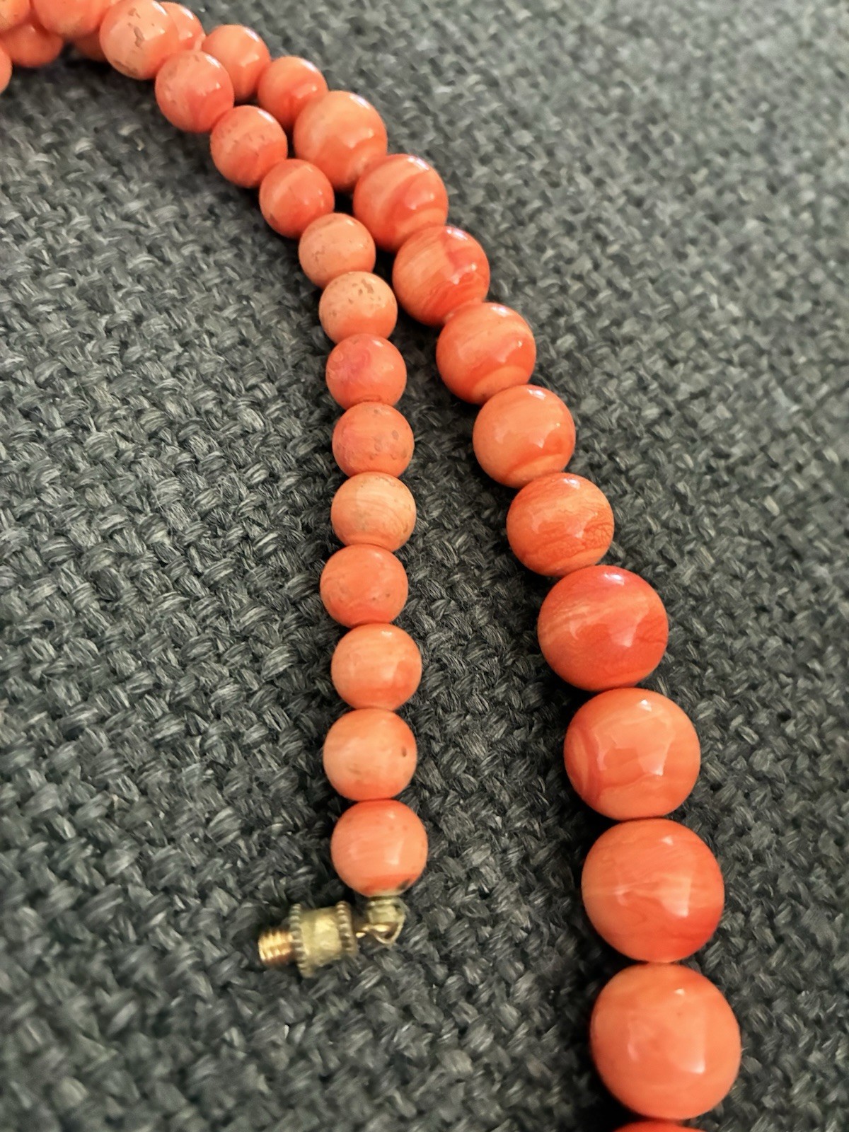 VTG ESTATE NATURAL SALMON CORAL GRADUATED BEAD NECKLACE 41g