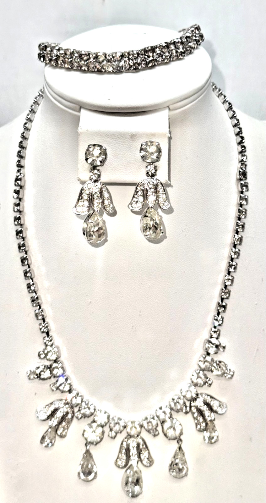 NICE! HUGE ALL SILVERTONE VINTAGE JEWELRY LOT-50 PC-MONET-CHICOS-WEISS-TRIFARI++
