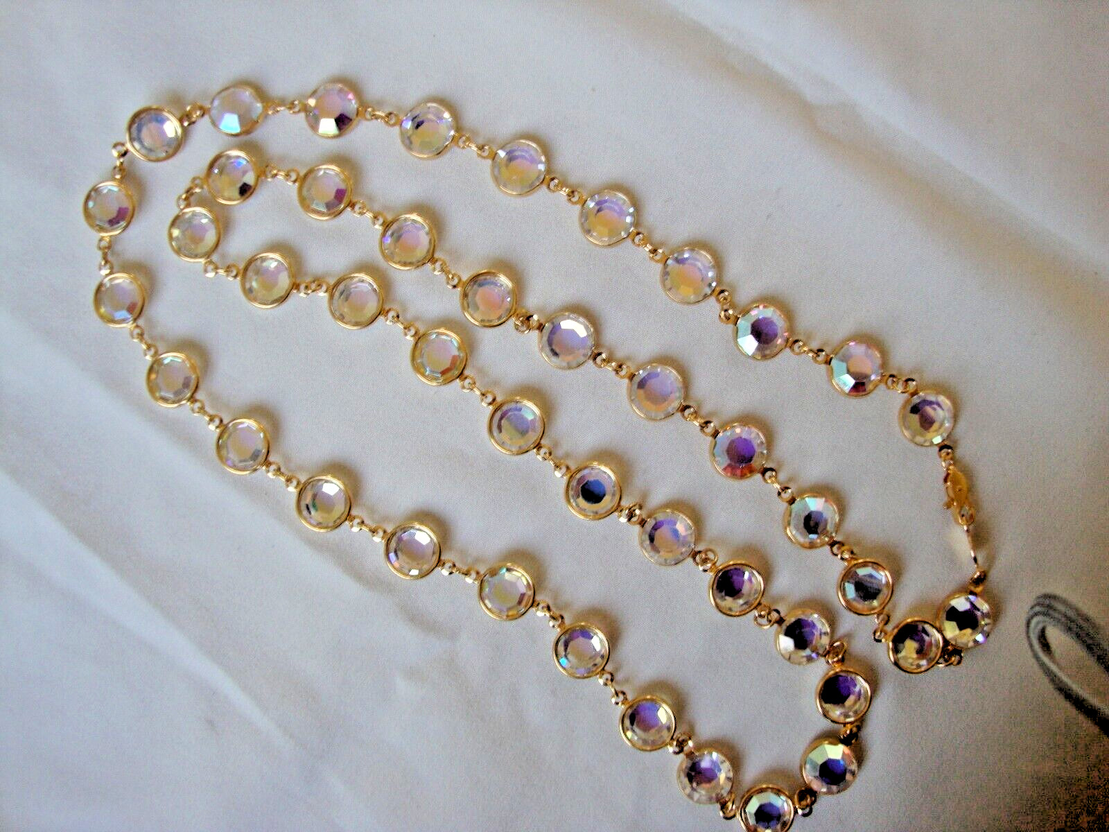 VINTAGE AUSTRIAN CRYSTAL BEZEL SET LARGE AURORA CRYSTALS GOLD TONE 34″ NECKLACE