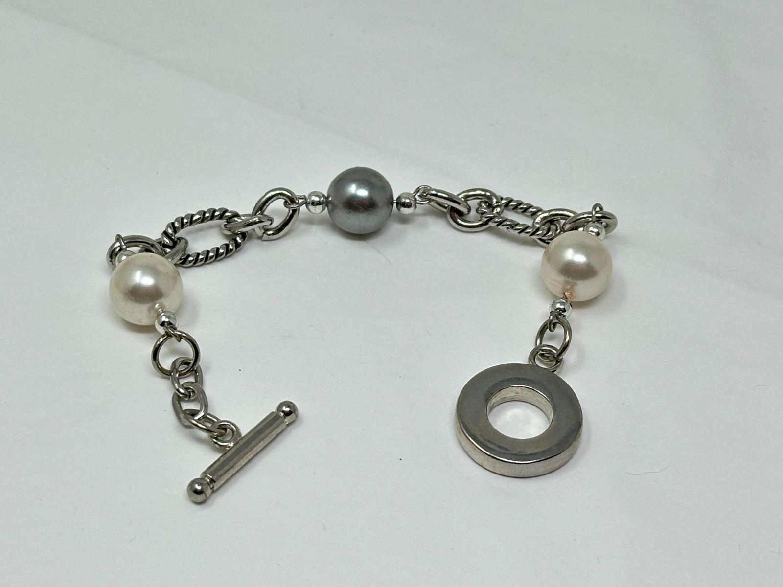 Beautiful Silver Tone White and Gray Faux Pearl Toggle 7.75″ Bracelet