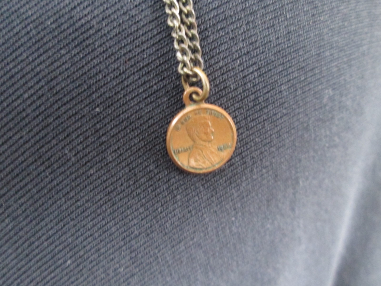 Vintage Miniature Lincoln Cent 1964 Necklace 1 cm Wide Tarnished