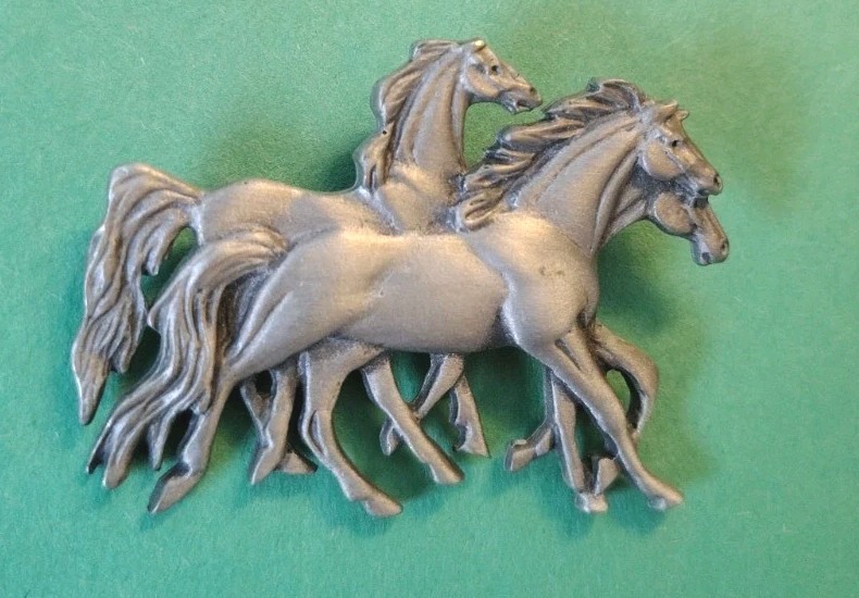 Vintage FORT U.S.A. 3 Running HORSES Brooch in Pewter