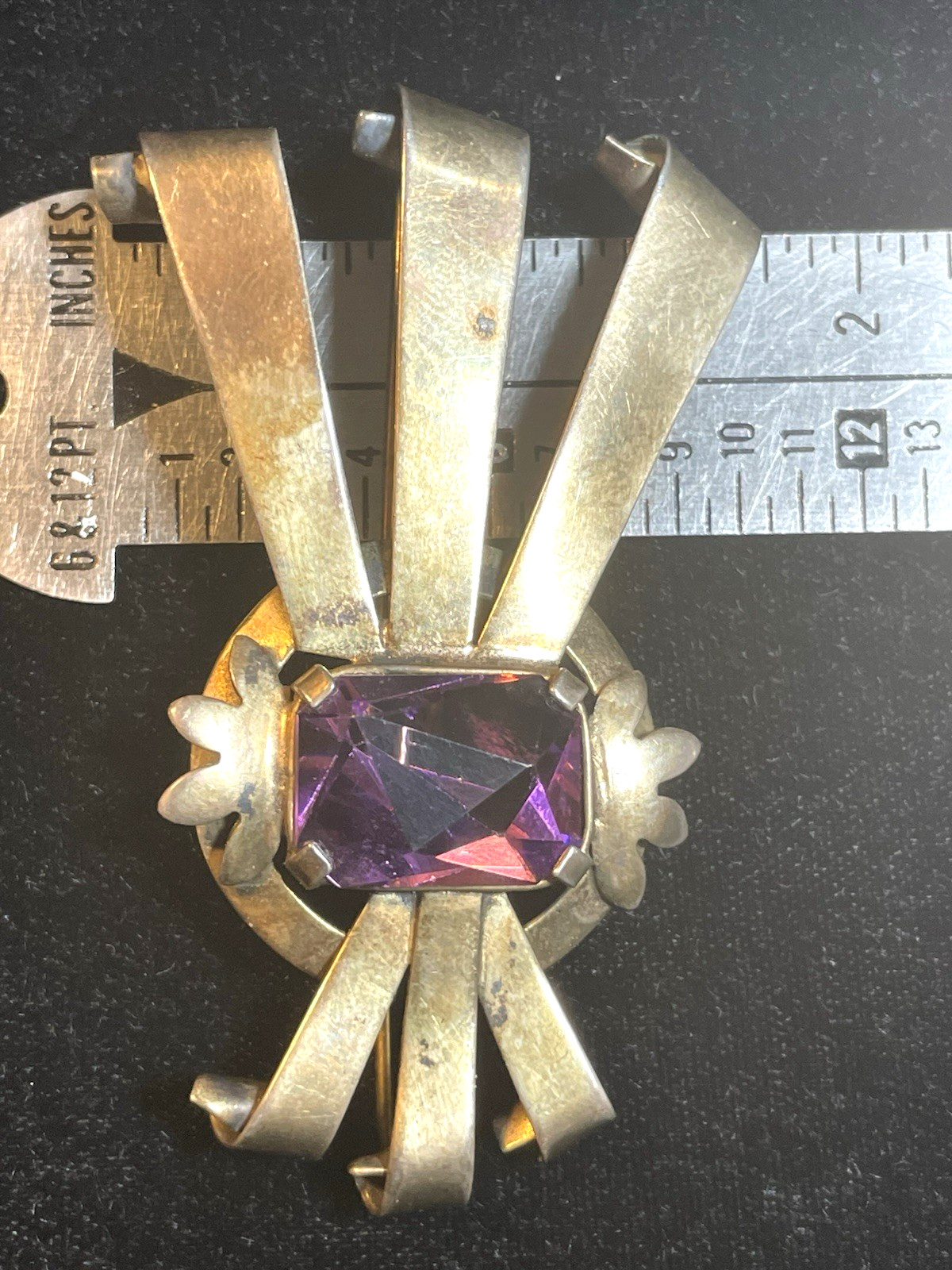 LARGE VINTAGE STERLING SILVER RIBBON BROOCH PURPLE PASTE STONE CIRCA 1940s-50s