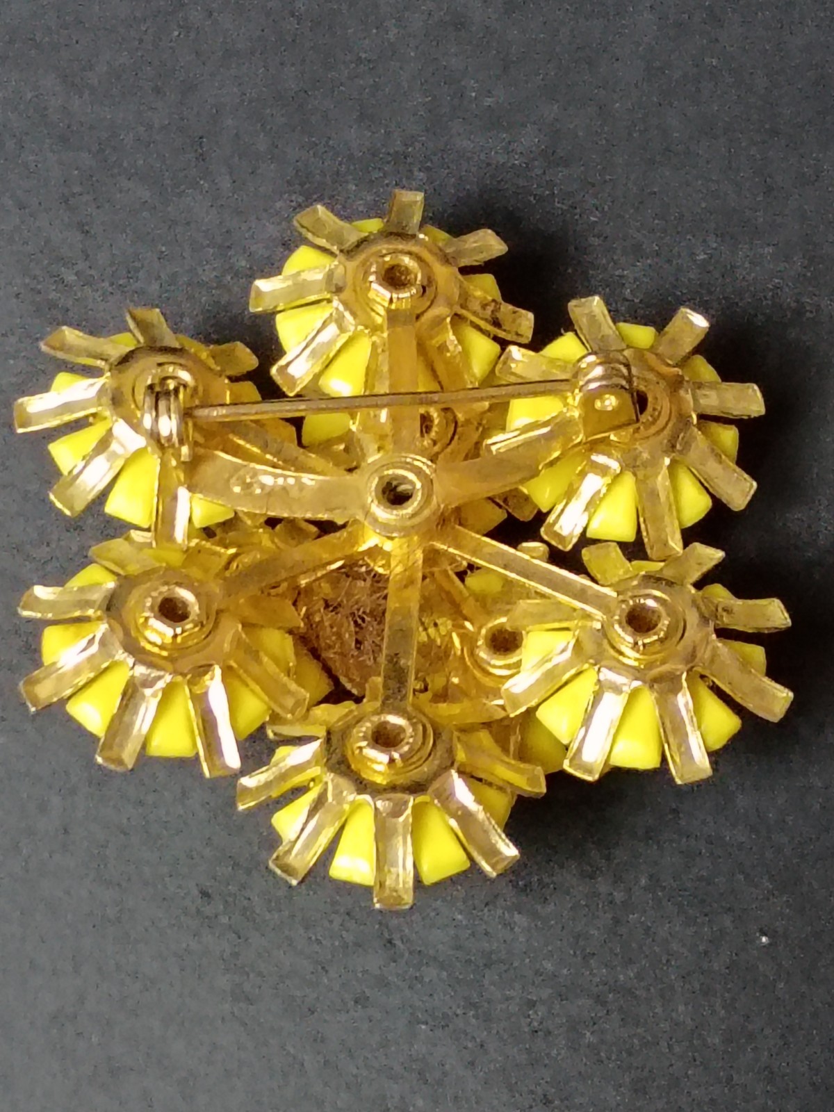 VTG Rhinestone, Metal & Plastic Yellow Daisy Floral Cluster Brooch Signed Coro