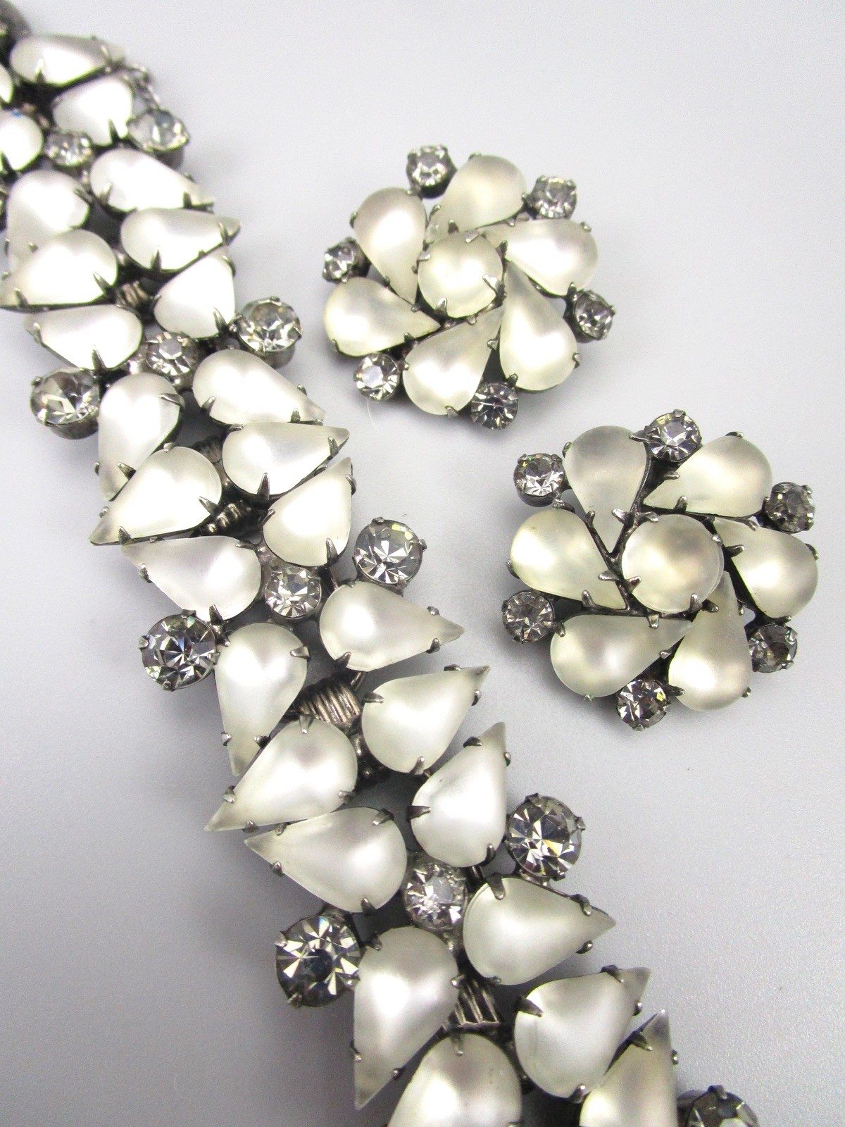 DELIZZA & ELSTER JULIANA FROSTED CLEAR GLASS RHINESTONE BRACELET & EARRINGS SET