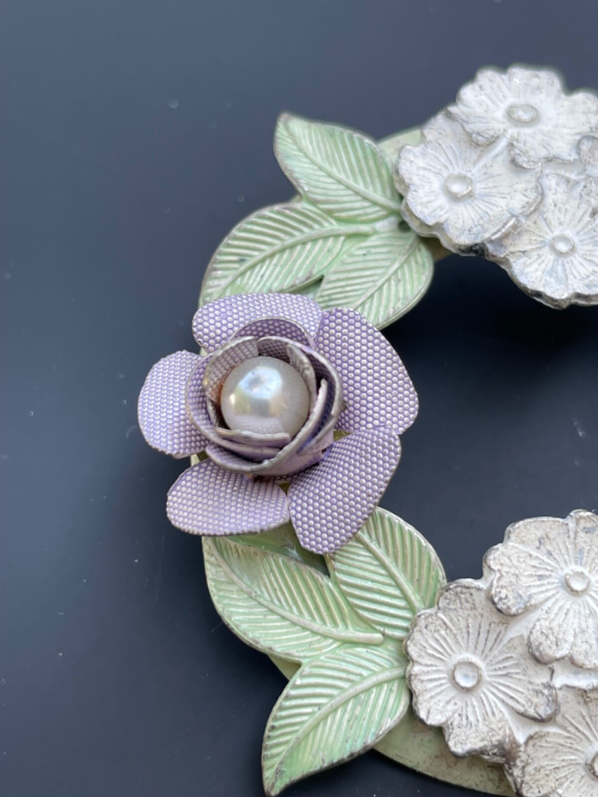 Vtg Metal Brooch Pin w/ Green White Purple Flowers & Faux Pearl Wreath leaf