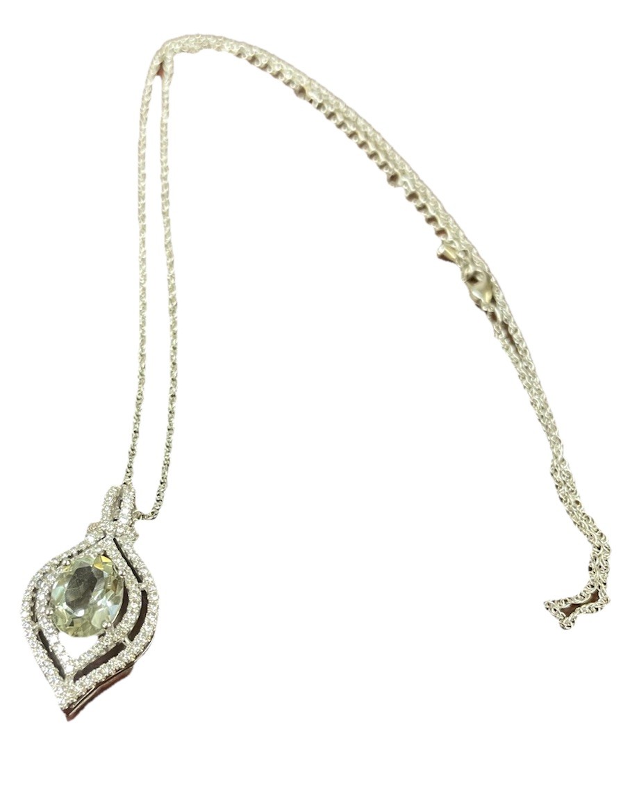 Beautiful Teardrop Pendant Necklace With Thin Chain.