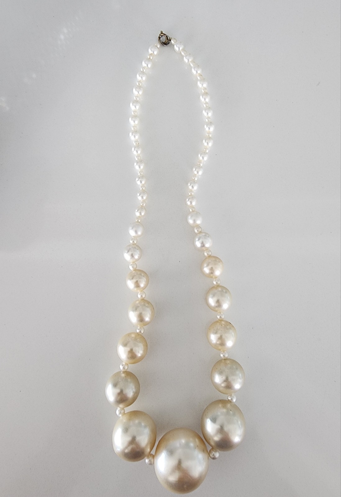 Vintage 23″ Graduated 3 1/4 cm – 3/4 cm Chunky Ivory Faux Pearl Choker Necklace