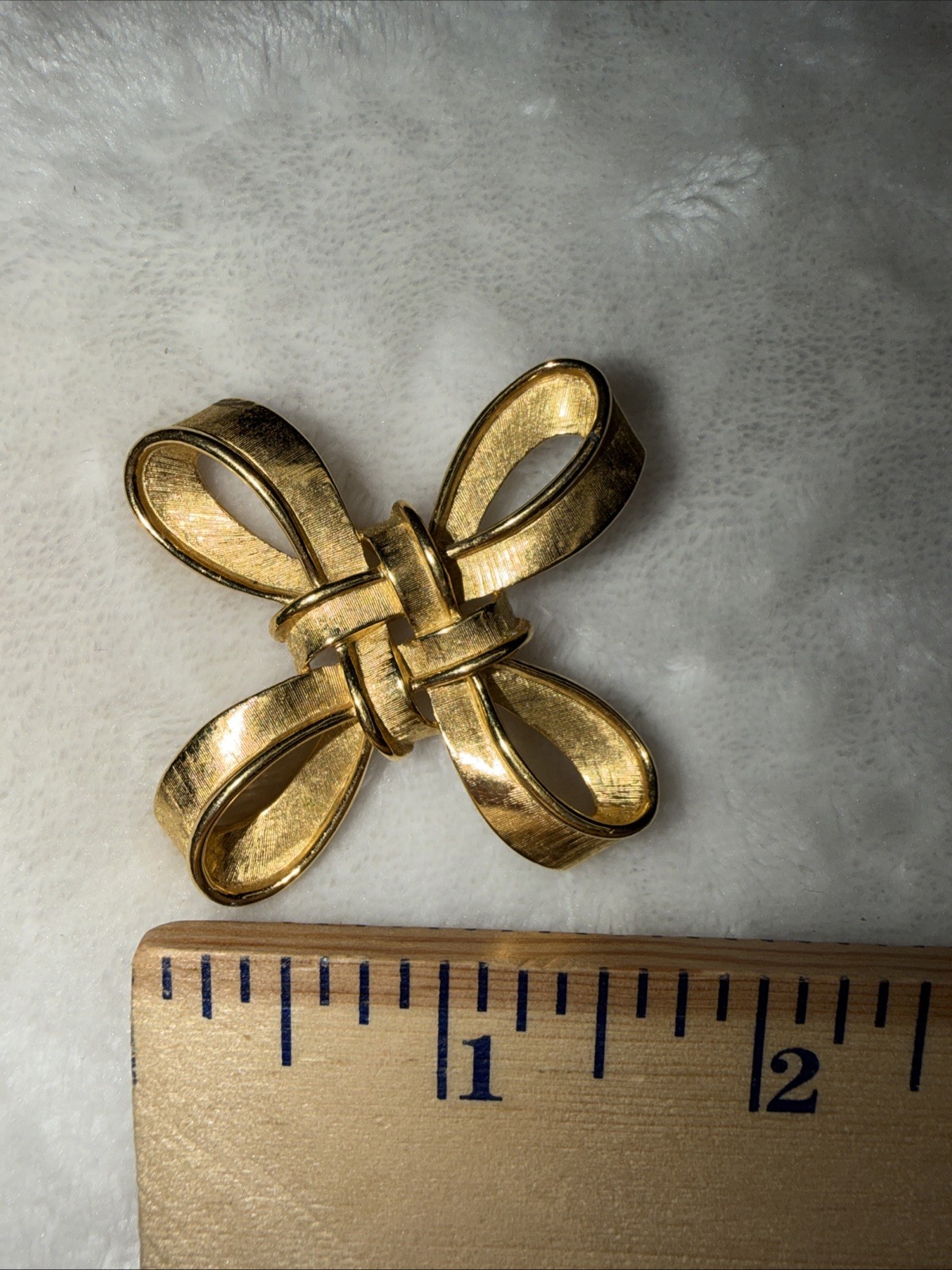 Vtg Trifari Gold Tone Brooch Ribbon Bow Twisted Textured Polished 80s Signed Pin