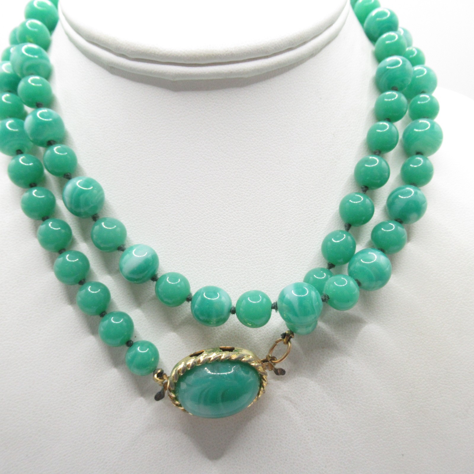 Green Peking Glass Hand-Knotted with Clasp 11mm 31 1/2″