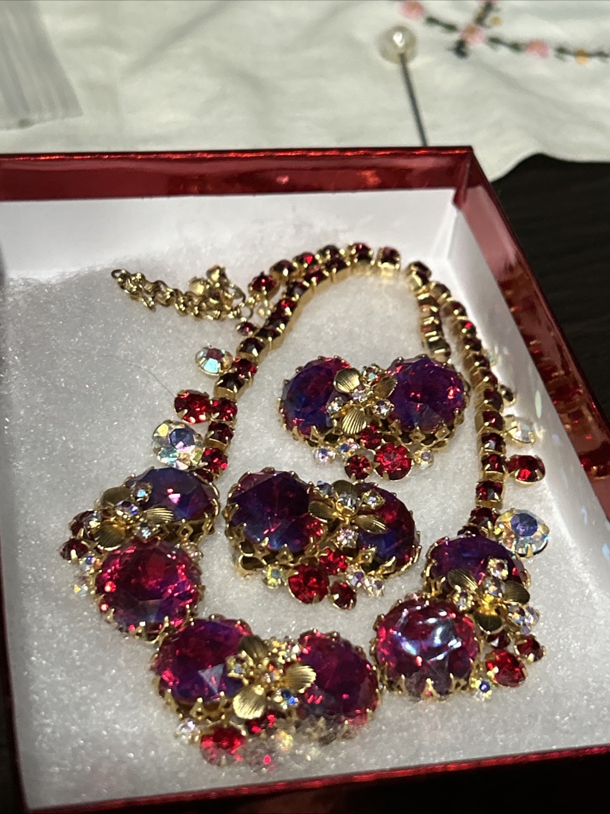 Vtg Stunning UnSigned REGENCY Iridescent Red Glass Stones AB Demi Parure Set