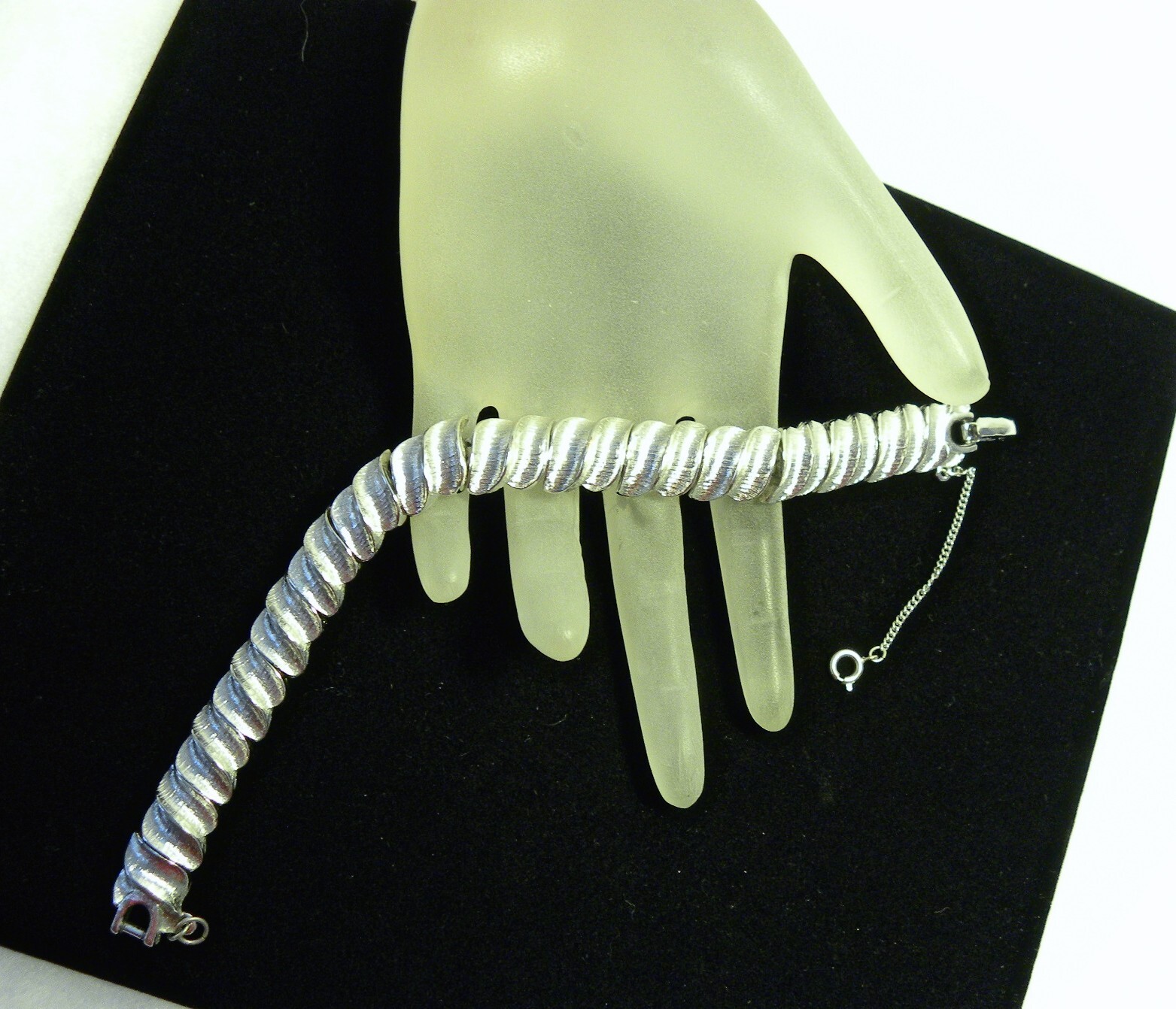 Vtg Signed MONET Bracelet Silver Tone Safety Chain 7.5 in Curved Links Excellent