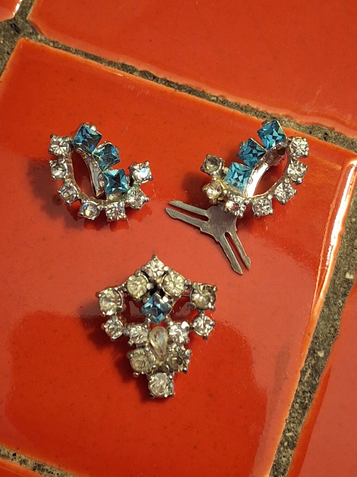 ISKIN Modular 3-in-1 Piece Convertible Brooch Pin & Clip Earrings 1940 Art Deco