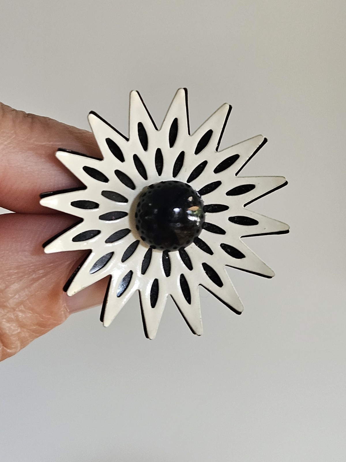 S/3 Mod 1960’s Flower Enameled Brooches/Pins BLACK WHITE