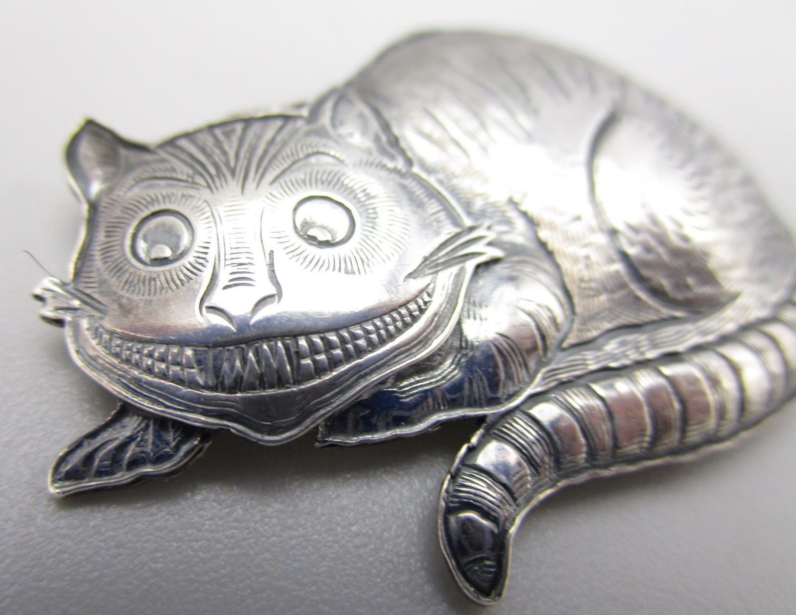 SCARCE KIT CARSON STERLING “ALICE IN WONDERLAND” CHESHIRE CAT BROOCH PIN