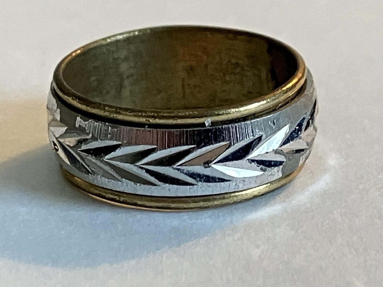 Vintage 18k HGE Stamped Gold Plated Band Ring Sz 6 3/4” Silver Tone Design