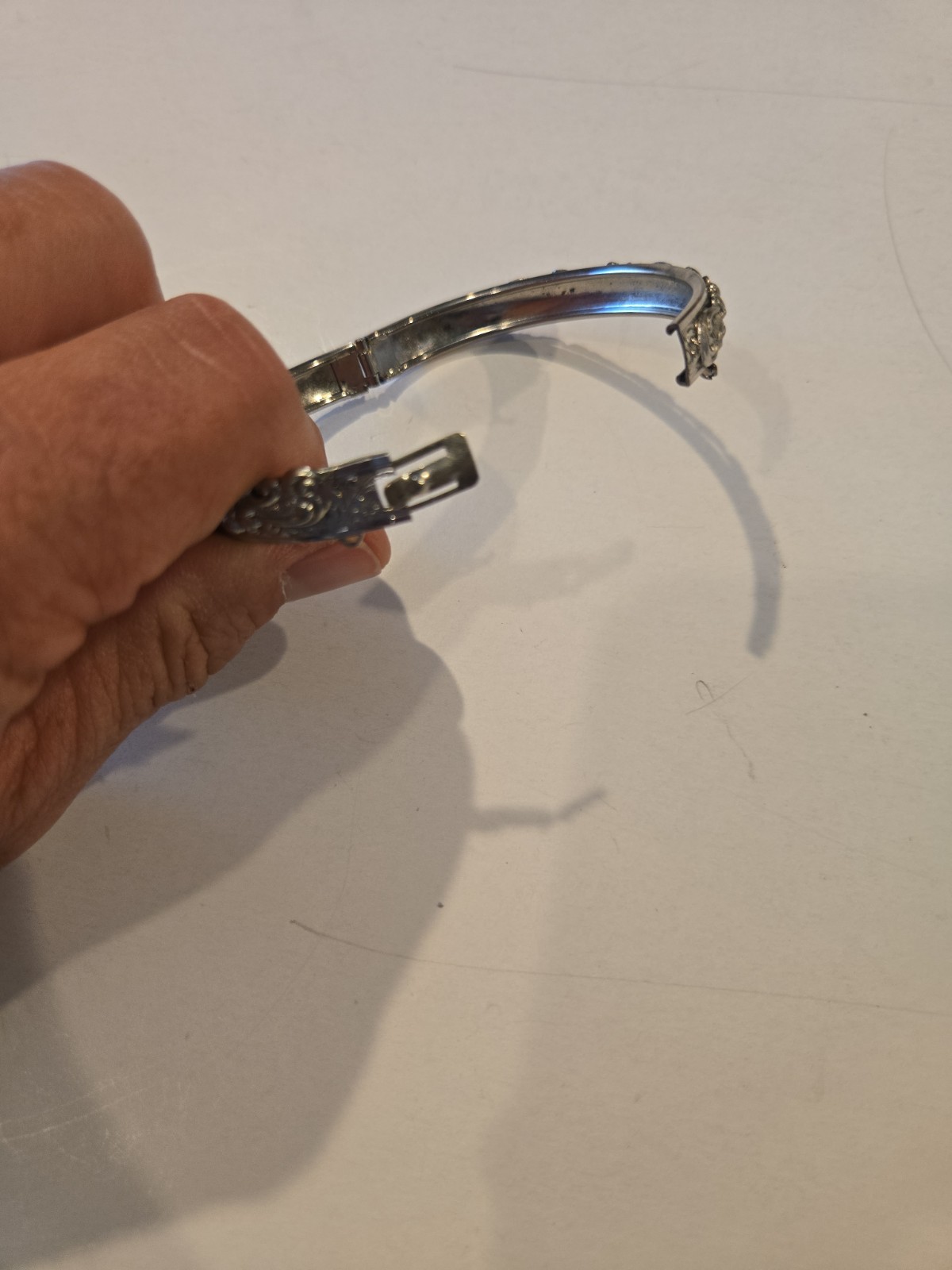 Vintage Women’s Silver Hinged Bracelet W/ Floral Design