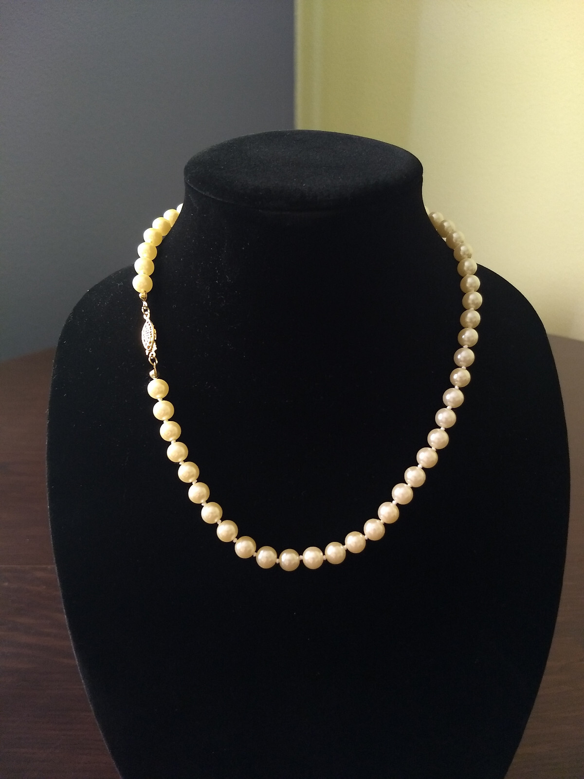 Avon Faux Pearl Knotted Necklace Gold Tone Fish Hook Clasp Classic Quiet Luxury