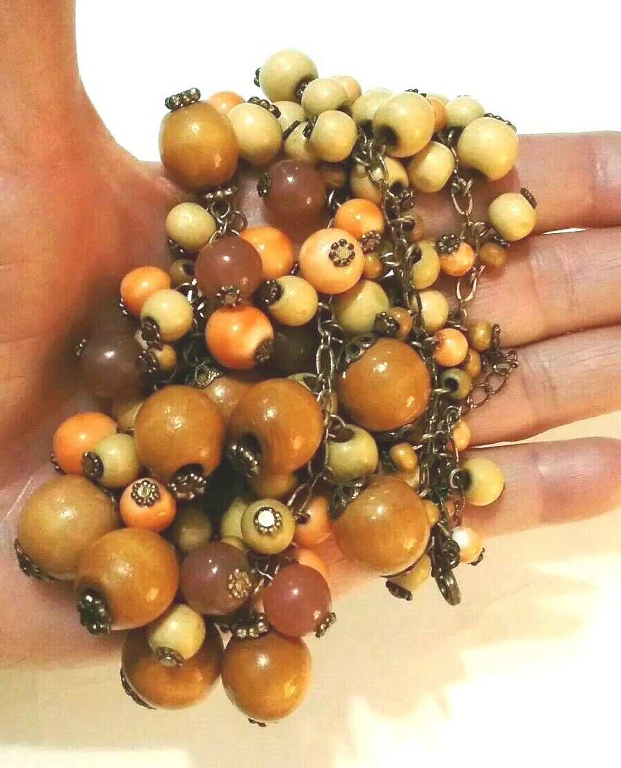 Wood And Lucite Graduated Bead Cha Cha Necklace 16-19″