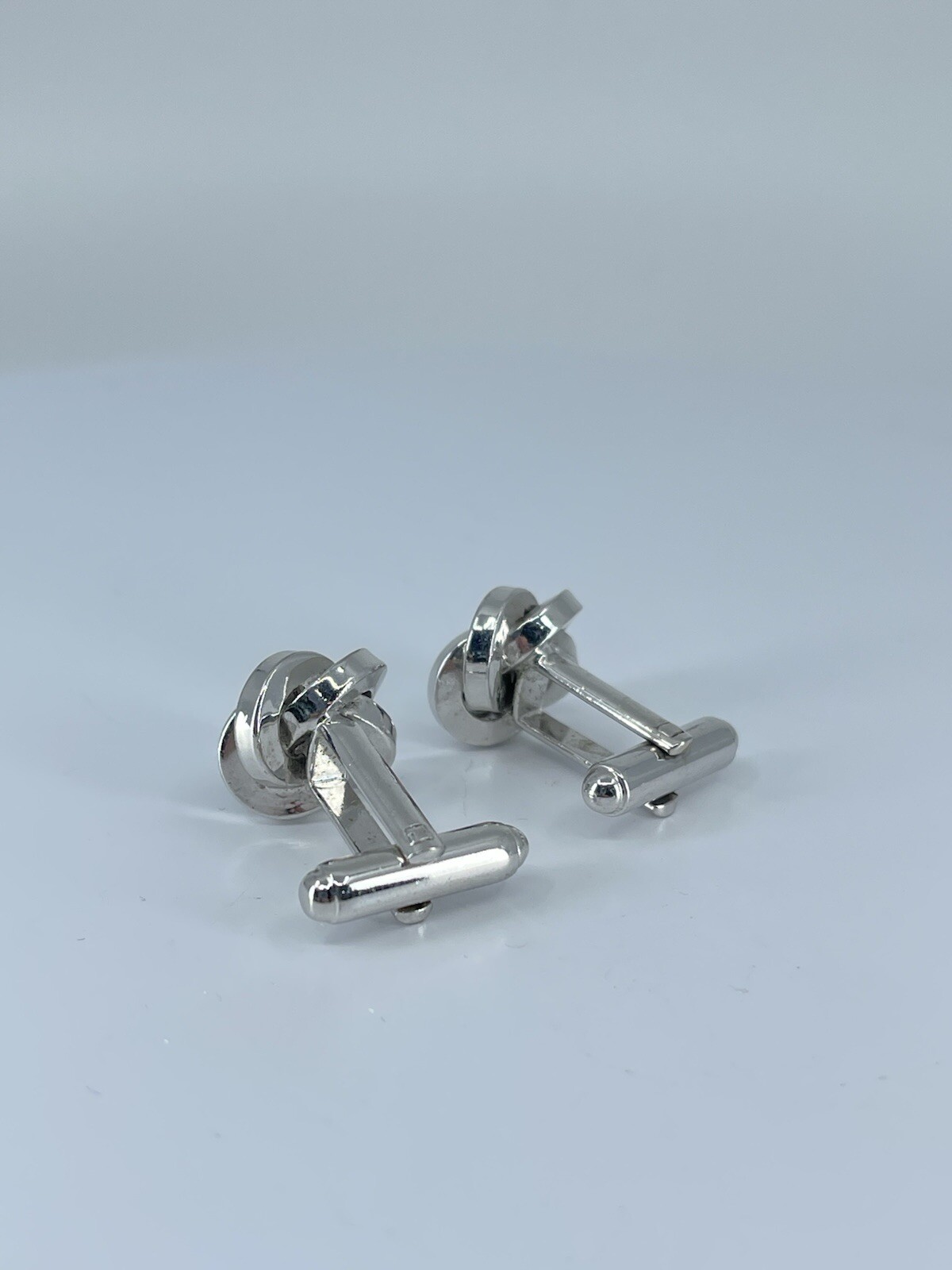 Silver tone Knot cufflinks polished metal knotted design bullet backs 7/8″