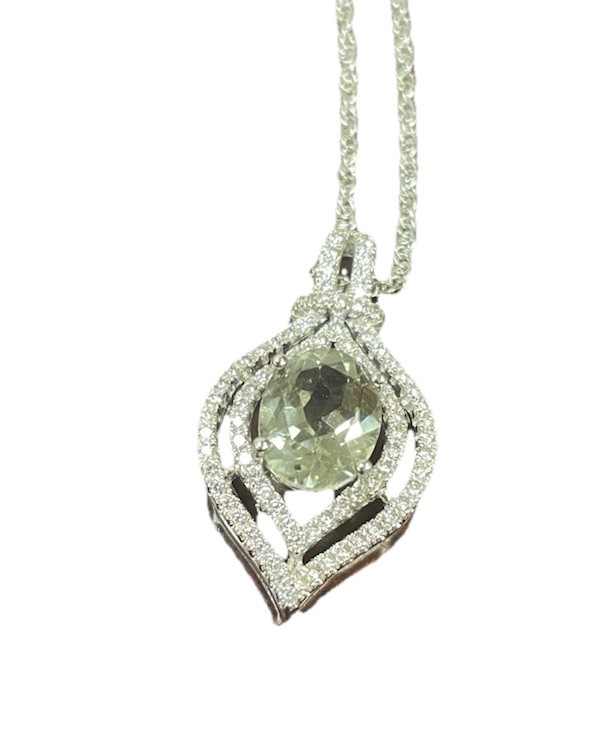 Beautiful Teardrop Pendant Necklace With Thin Chain.