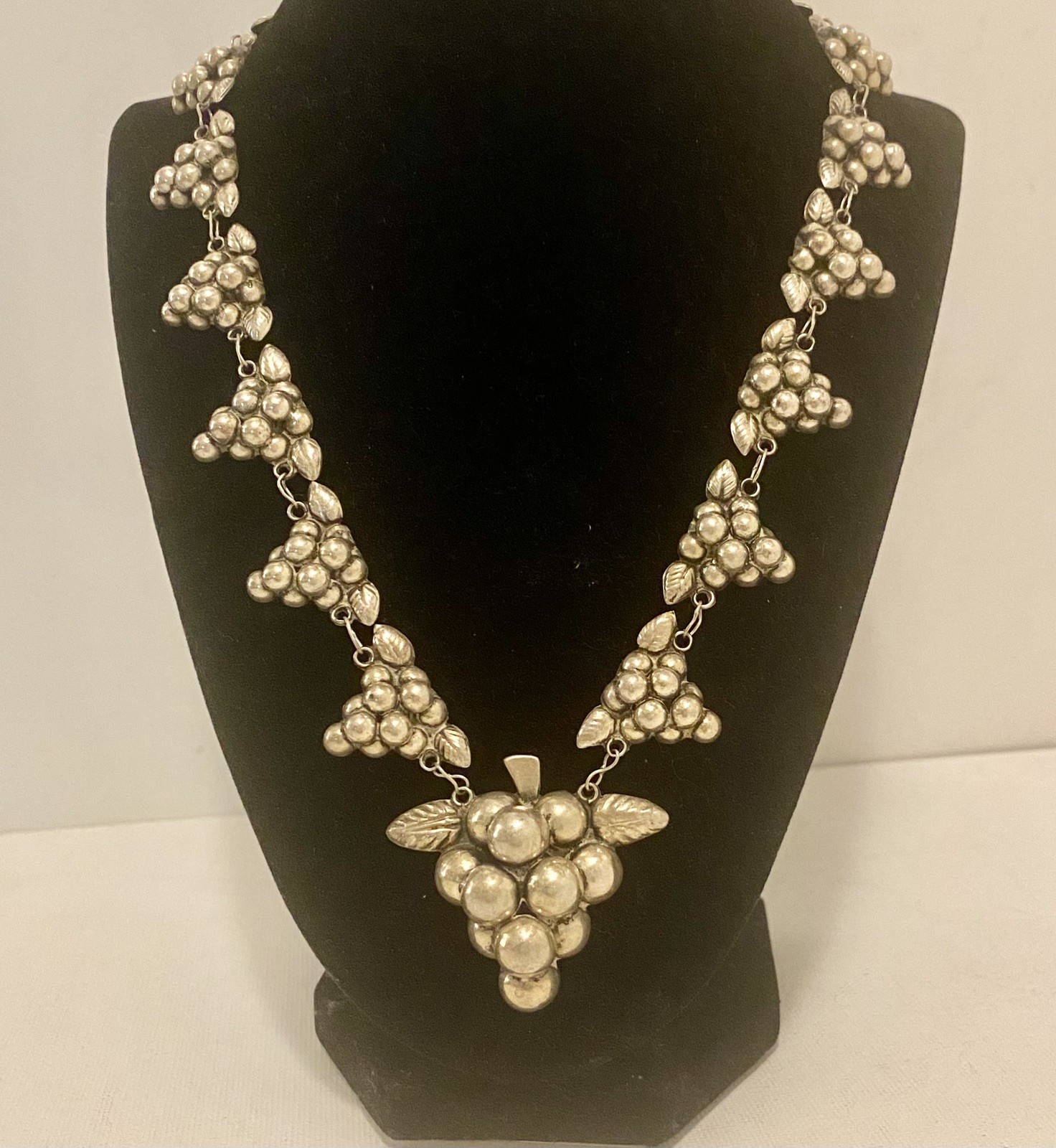 Vintage Mexican 980 Silver 3-D Figural Grape Clusters Necklace 20 1/4”L 47g