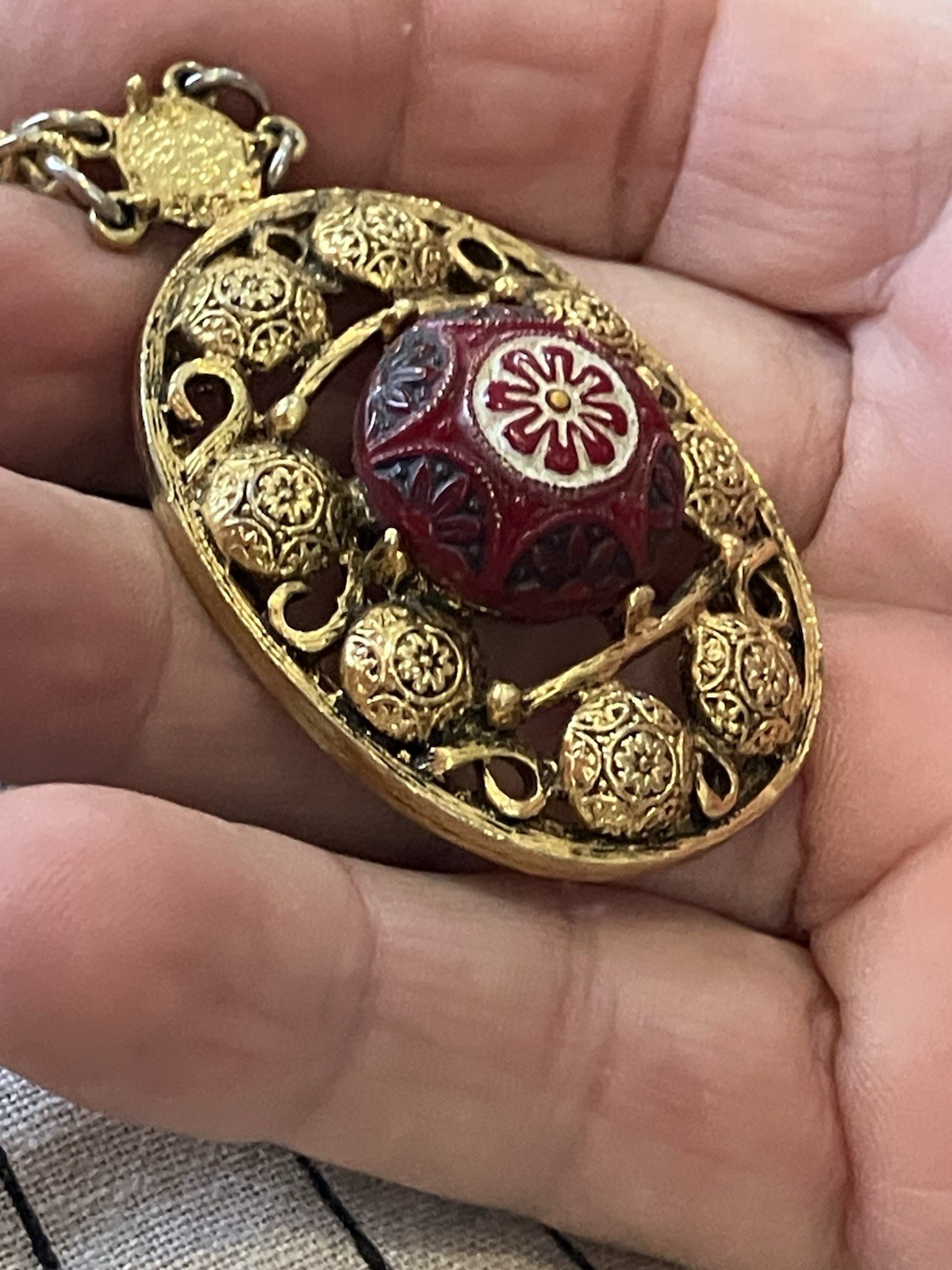 Celebrity NY double chain Pendant Necklace gold tone red bead center 22 Inches