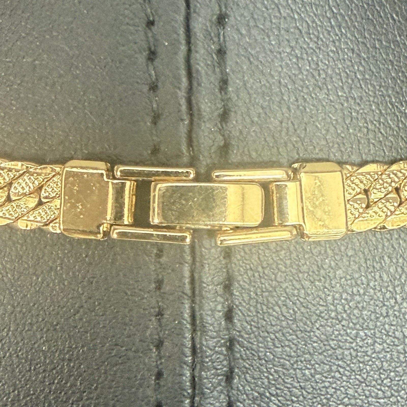 VTG. 1980’s SHINY GOLD TONE V DROP 6mm HERRINGBONE CHAIN NECKLACE 17.5”