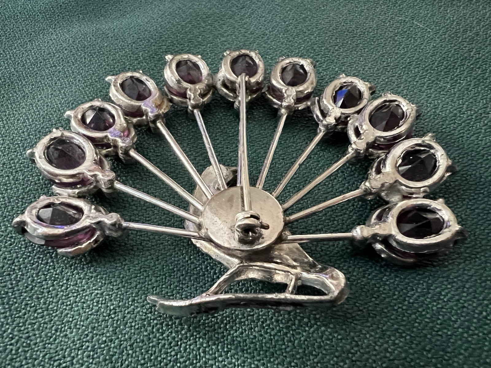 STUNNING VINTAGE 30s-40s HUGE PEACOCK BROOCH PURPLE TAIL FEATHER STONES
