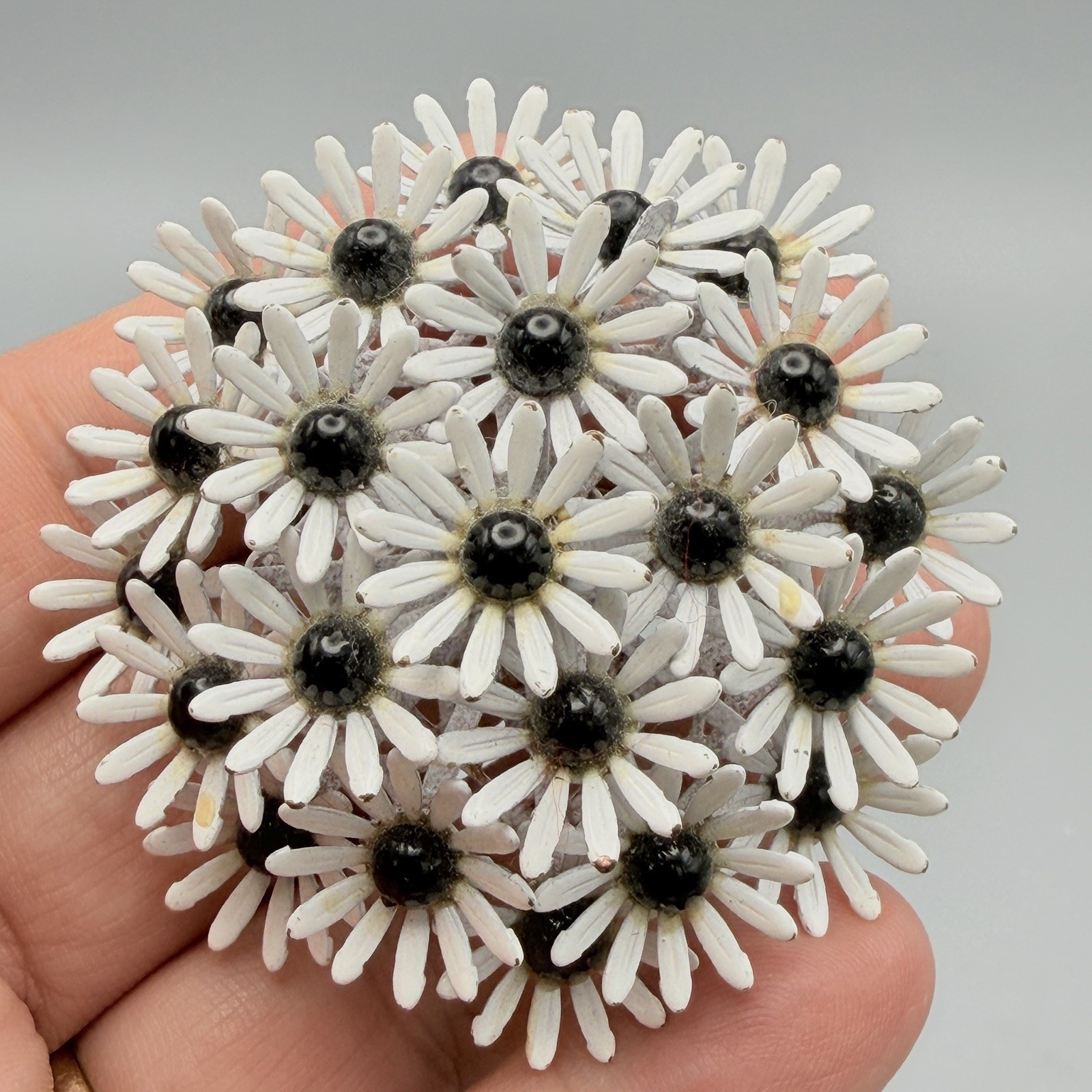 VTG Flower Brooch White Black Enamel Daisy Bouquet Jewelry Dimensional 60s