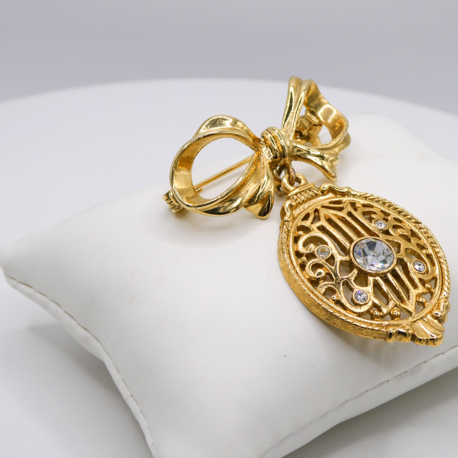 Vintage 1928 Rhinestone Goldtone Ribbon Bow Dangle Brooch Pin Large Women’s 2.2″