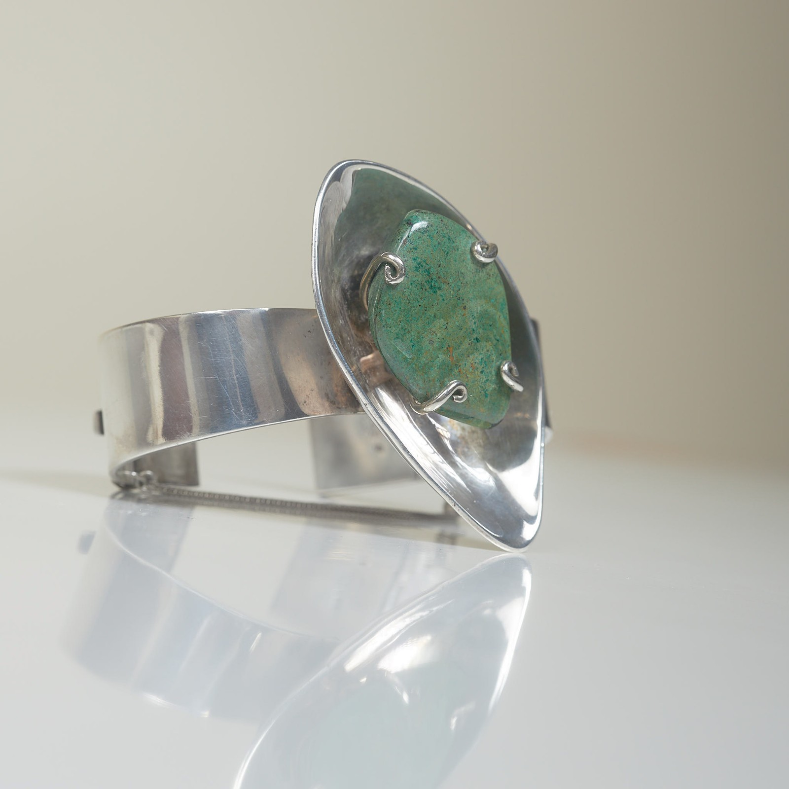 LOS CASTILLO Taxco 50s/60s Sterling Wide Bracelet Green Chalcedony 105g ca. 6.3″