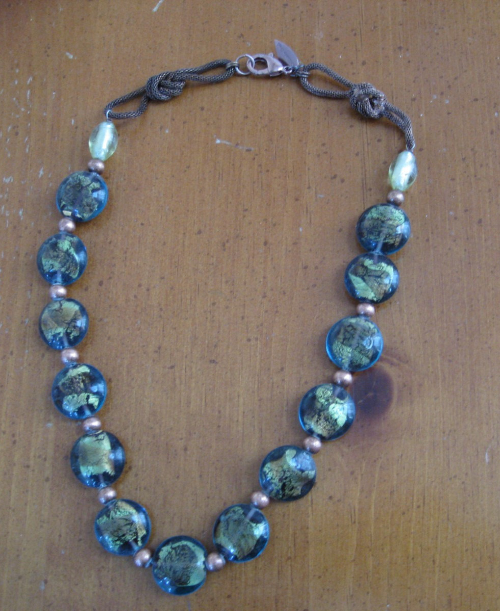 VINTAGE SIGNED COLDWATER CREEK GLASS BEAD & BRASS METAL 21″ NECKLACE! G26538