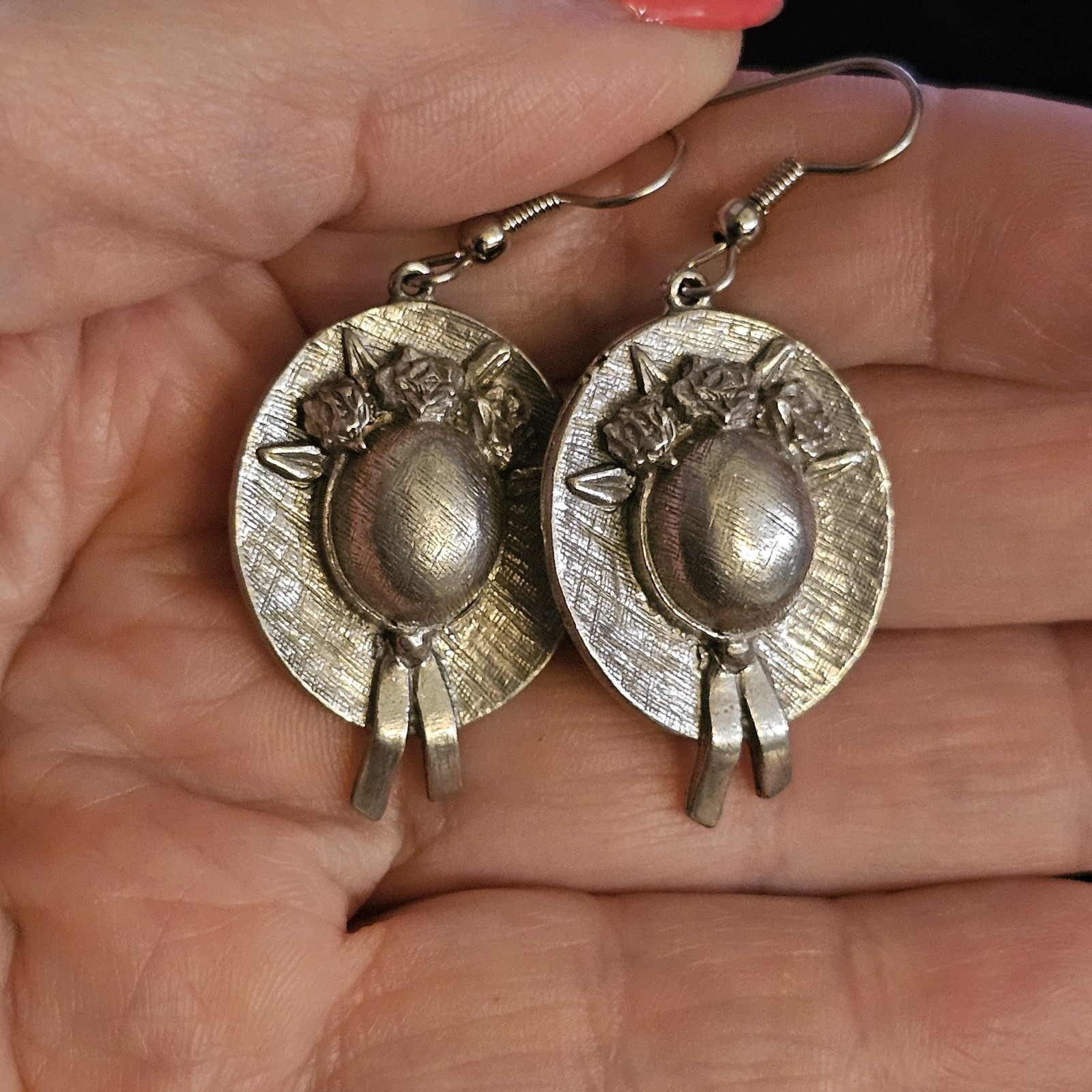 Vintage 1980 CLIFT STRAW HAT w/ FLOWERS PEWTER DANGLE PIERCED EARRINGS Beautiful