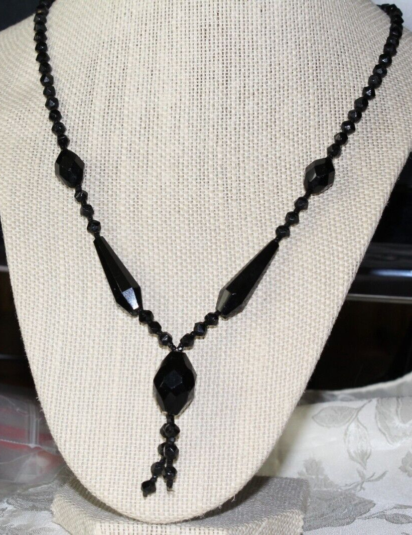 VTG BLACK GLASS TEAR DROP PENDENT NECKLACE+ CLUSTER BLACK SEEDBEAD CLIP EARRINGS