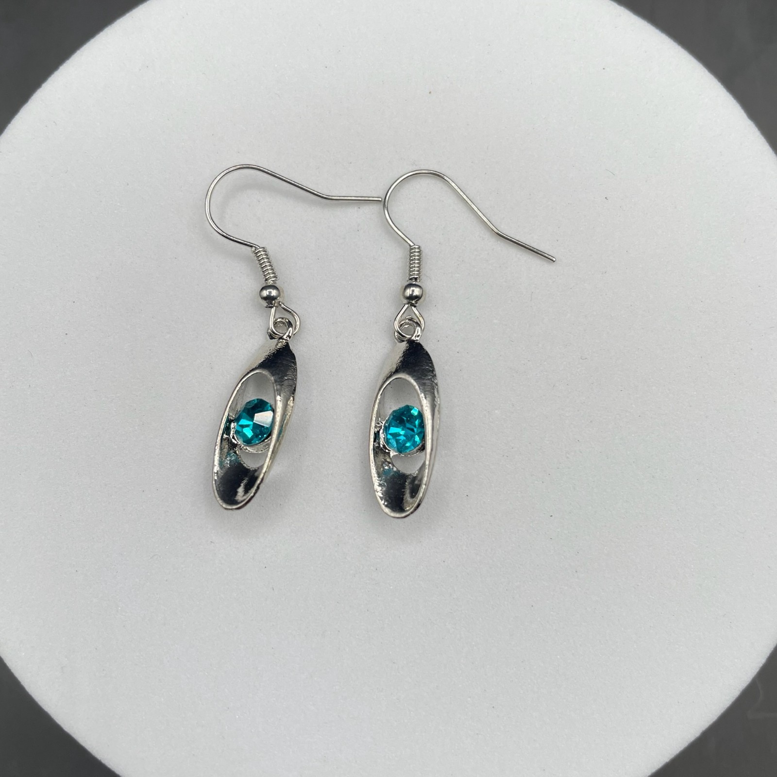 Vintage Oval Blue Glass Topaz Gemstone Silver-Tone Aluminium Hook Earrings