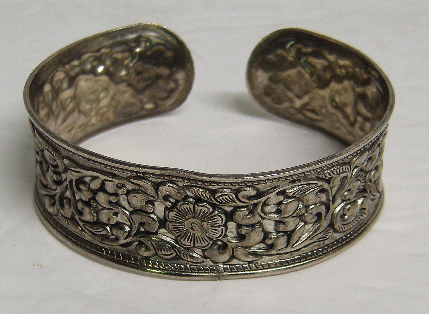 Vtg Relif Work Pewter Floral Design Cuff Bracelet 2.5″ x 3/4″