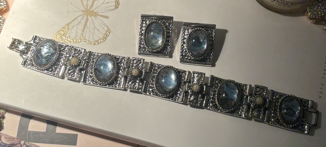 Vintage Silver Tone Blue Oval Cabochon Bracelet & Clip-On Earrings Jewelry Set