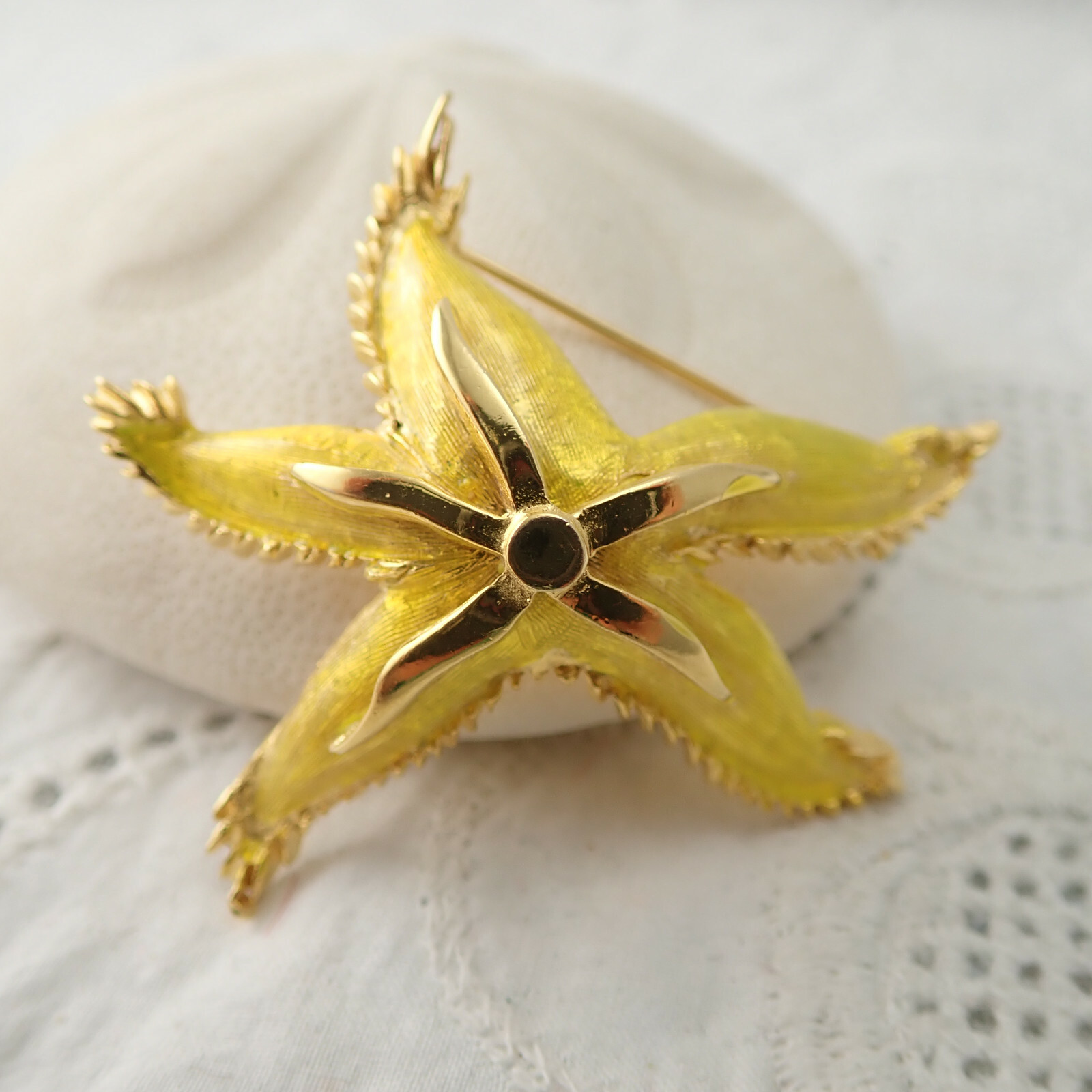 Vintage Rare Hattie Carnegie Lime Green Enamel Gold Tone Starfish Pin Brooch