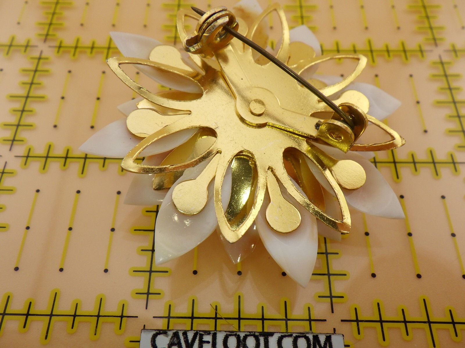 Vintage Seashell Flower Brooch Faux Pearl and Gold Accents – Elegant Retro Jewel