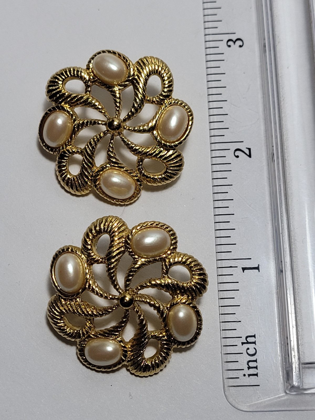 Vintage Yellow Gold-tone Faux Pearl Clip-On Earrings Fashion Costume Jewelry