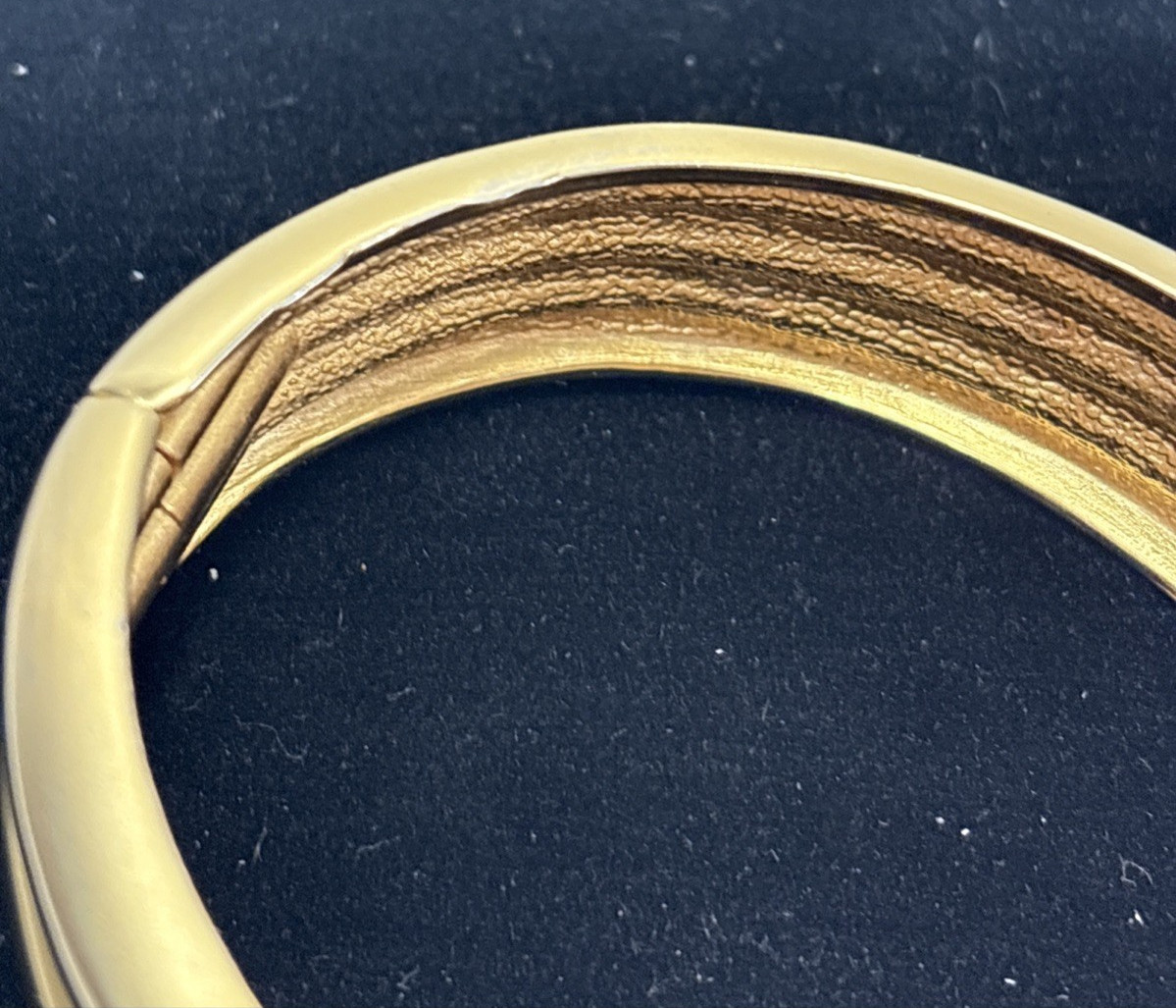 1980s Gold Tone Bangle Bracelet Ribbed Twist Spring Hinge Open Close