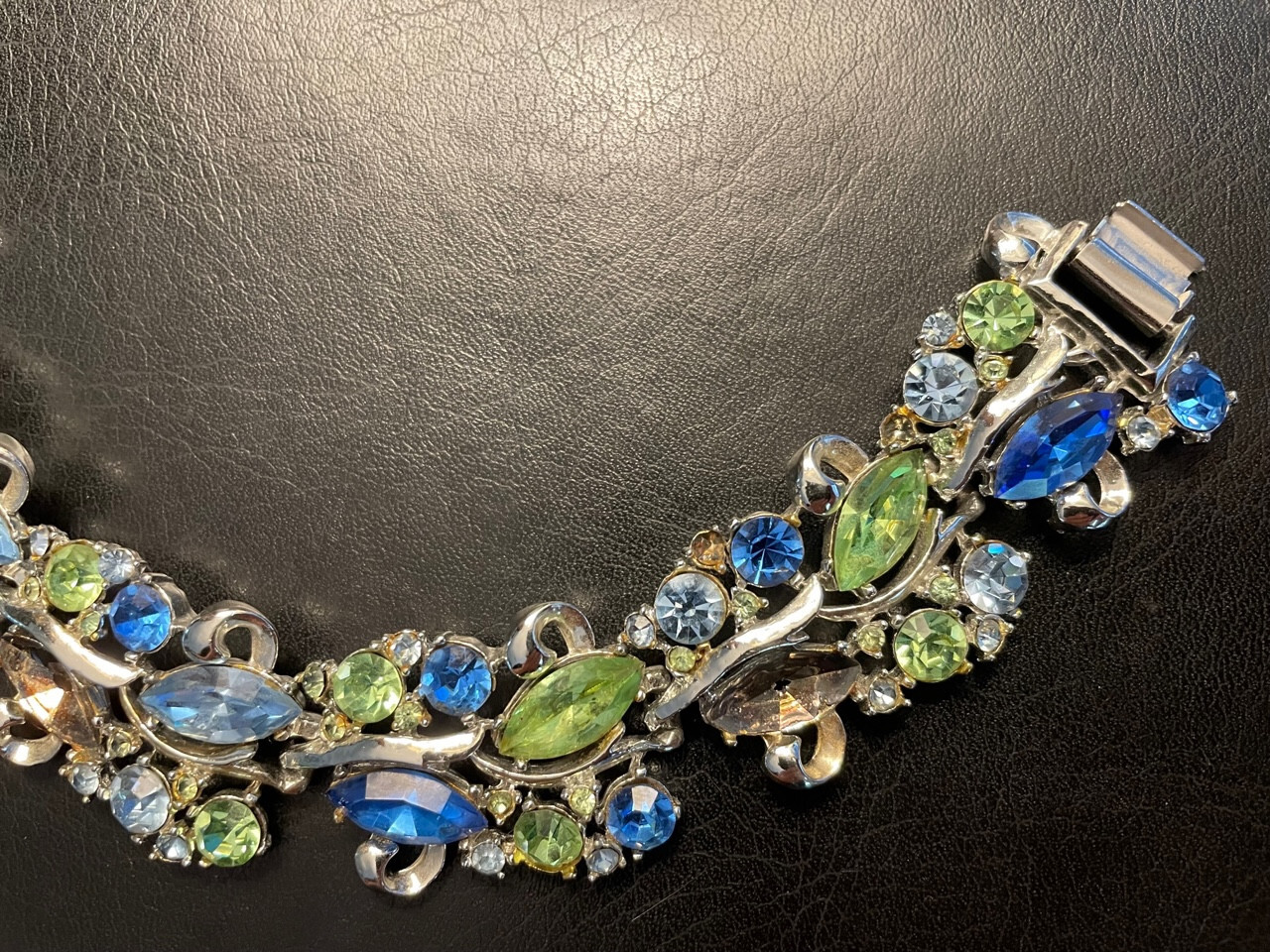 HARVEST REPAIR Sparkle Rhinestone Bracelet Faceted Blues Topaz Color Aqua Design