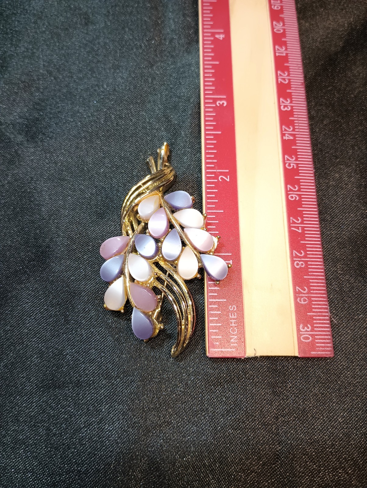 Vintage Brooch. Pink, White & Purple Teardrop Stones. Gold tone.