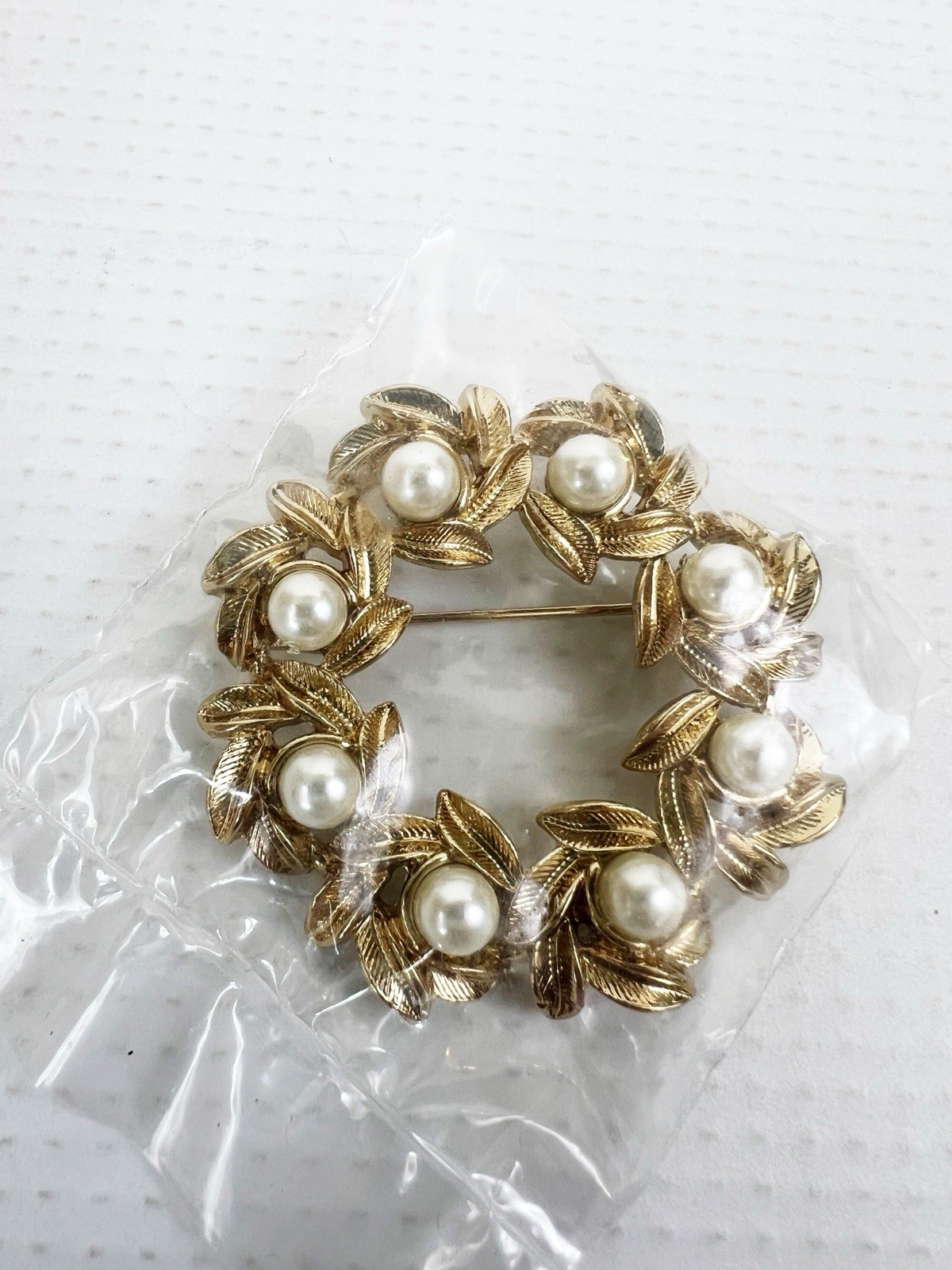 Vintage 1971 Avon Evening Creation Faux Pearl & Leaves Wreath Circle Pin Brooch