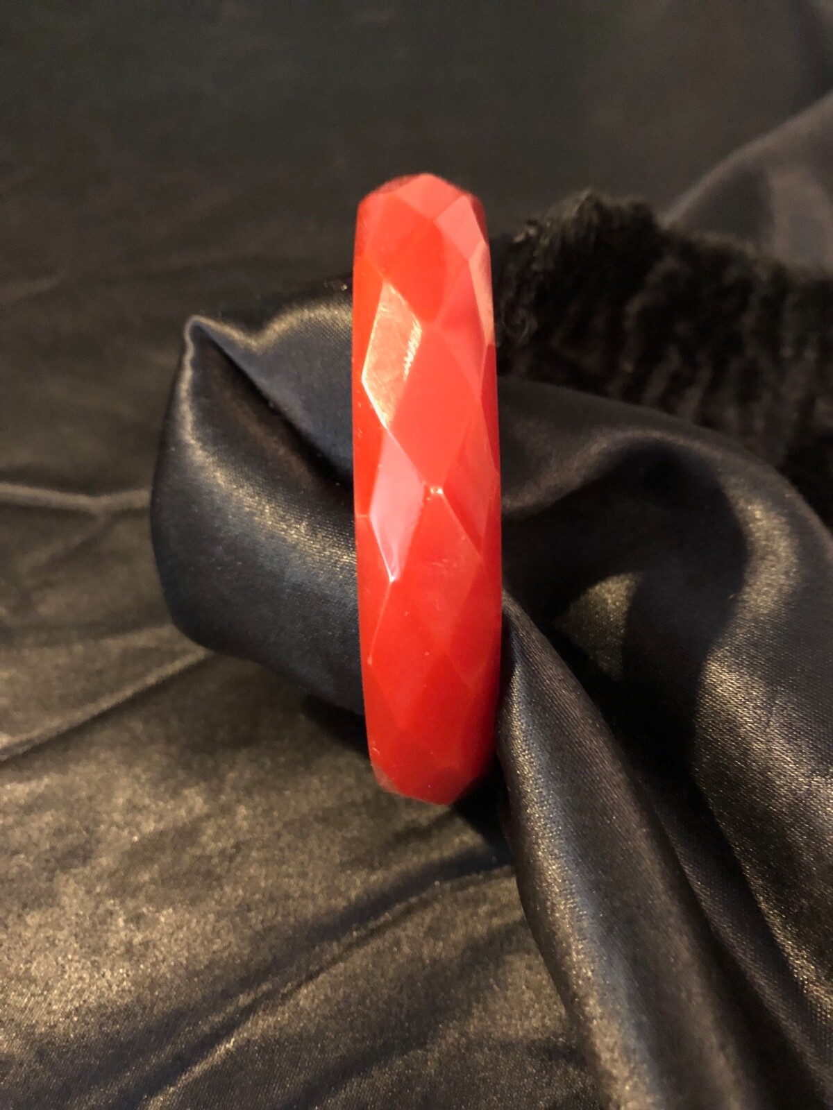 Bracelet. Vintage Lucite Burnt Orange Diamond cut Circa 1958.