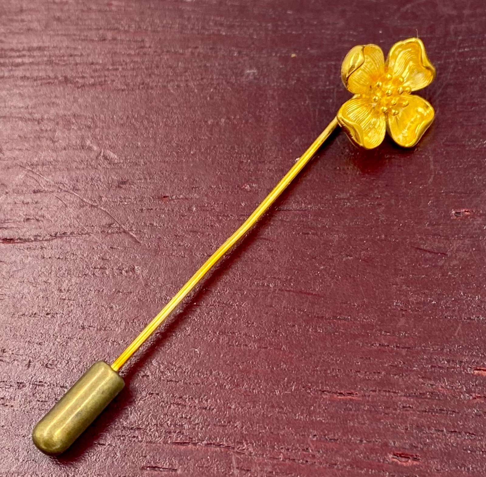 1960’S CROWN TRIFARI GOLD-TONE FINISH DOGWOOD FLOWER STICK PIN – 2.25″ long