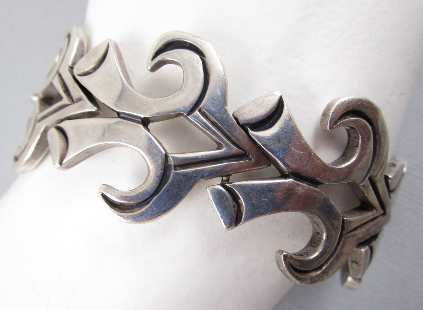Beautiful HEAVY Mexican Sterling Silver Scroll Link Bracelet – 76 Grams