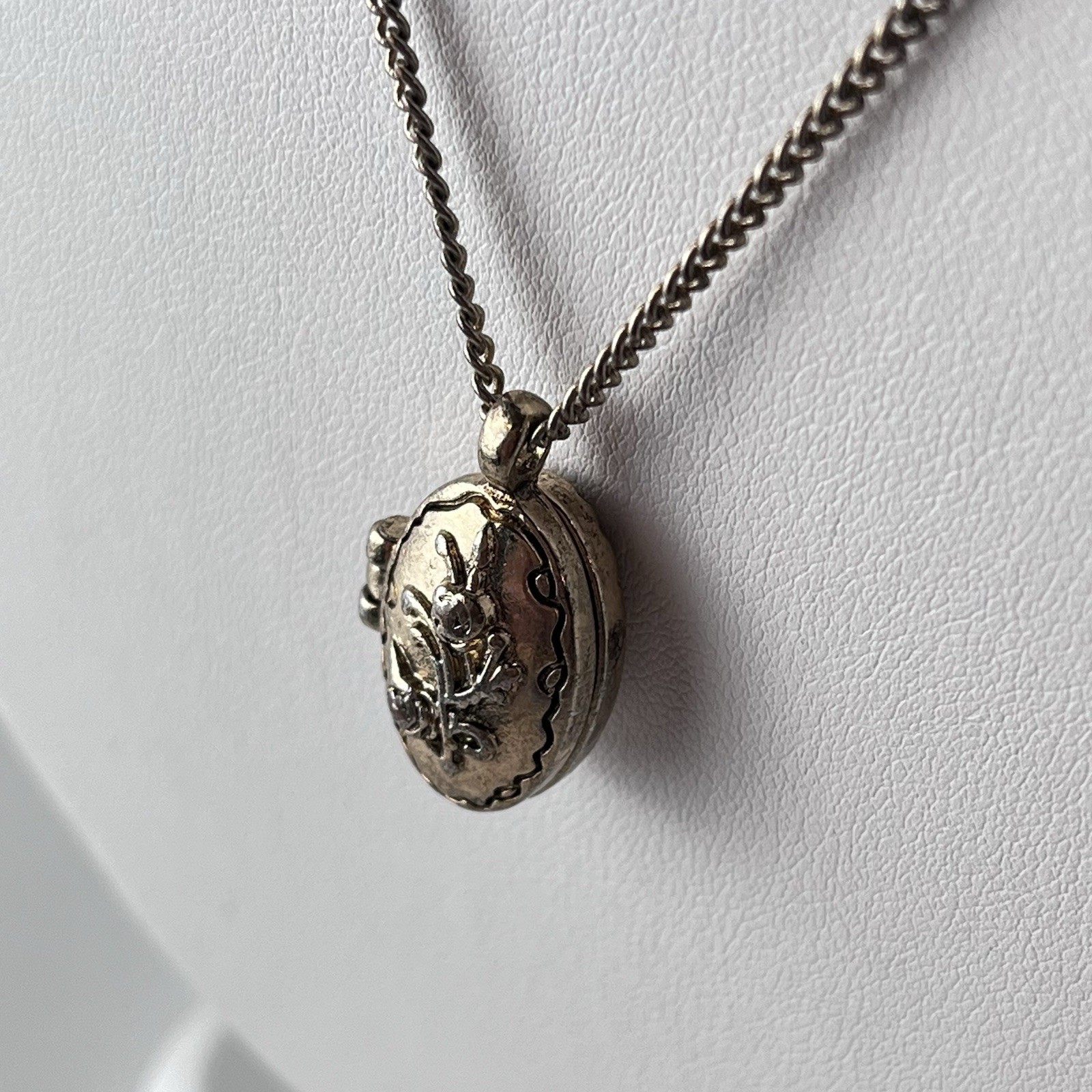 Vintage Embossed Gold Tone Locket Necklace -18” – Magnetic Closure – 3/4”x1/2”